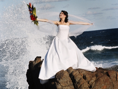 gold-coast-Bride-on-a-rock