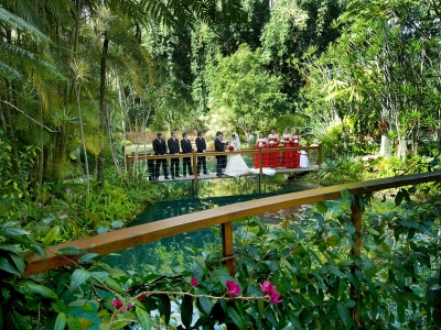 Amore-gardens-bridge