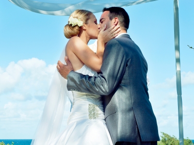 wedding-kiss_gold-coast